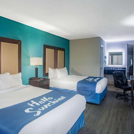 Days Inn By Wyndham Mobile I-65 Exteriér fotografie
