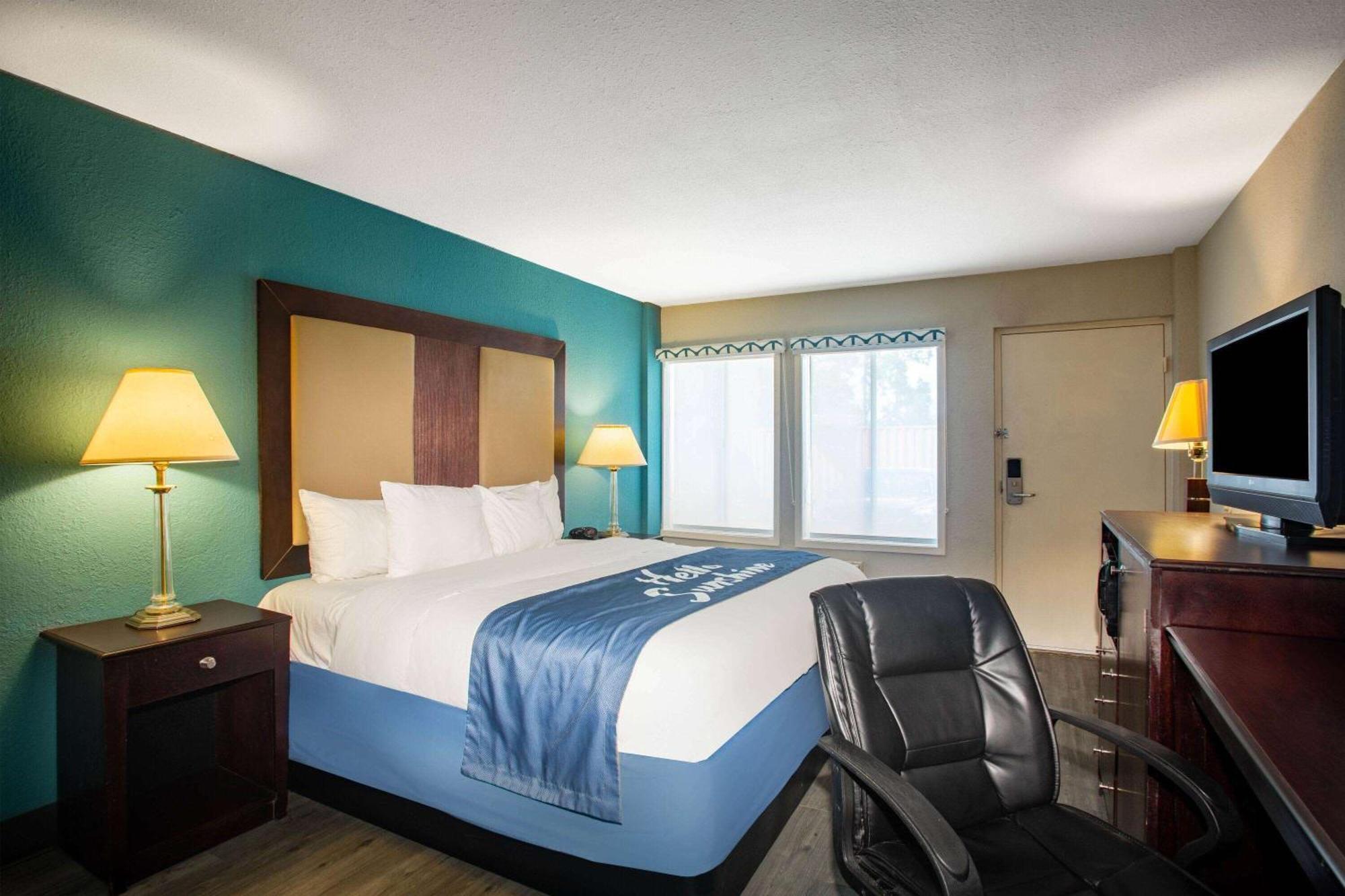 Days Inn By Wyndham Mobile I-65 Exteriér fotografie